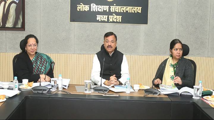 अनुसूचित जनजाति वर्ग के स्नातकों को बी.एड के लिये करें प्रोत्साहित